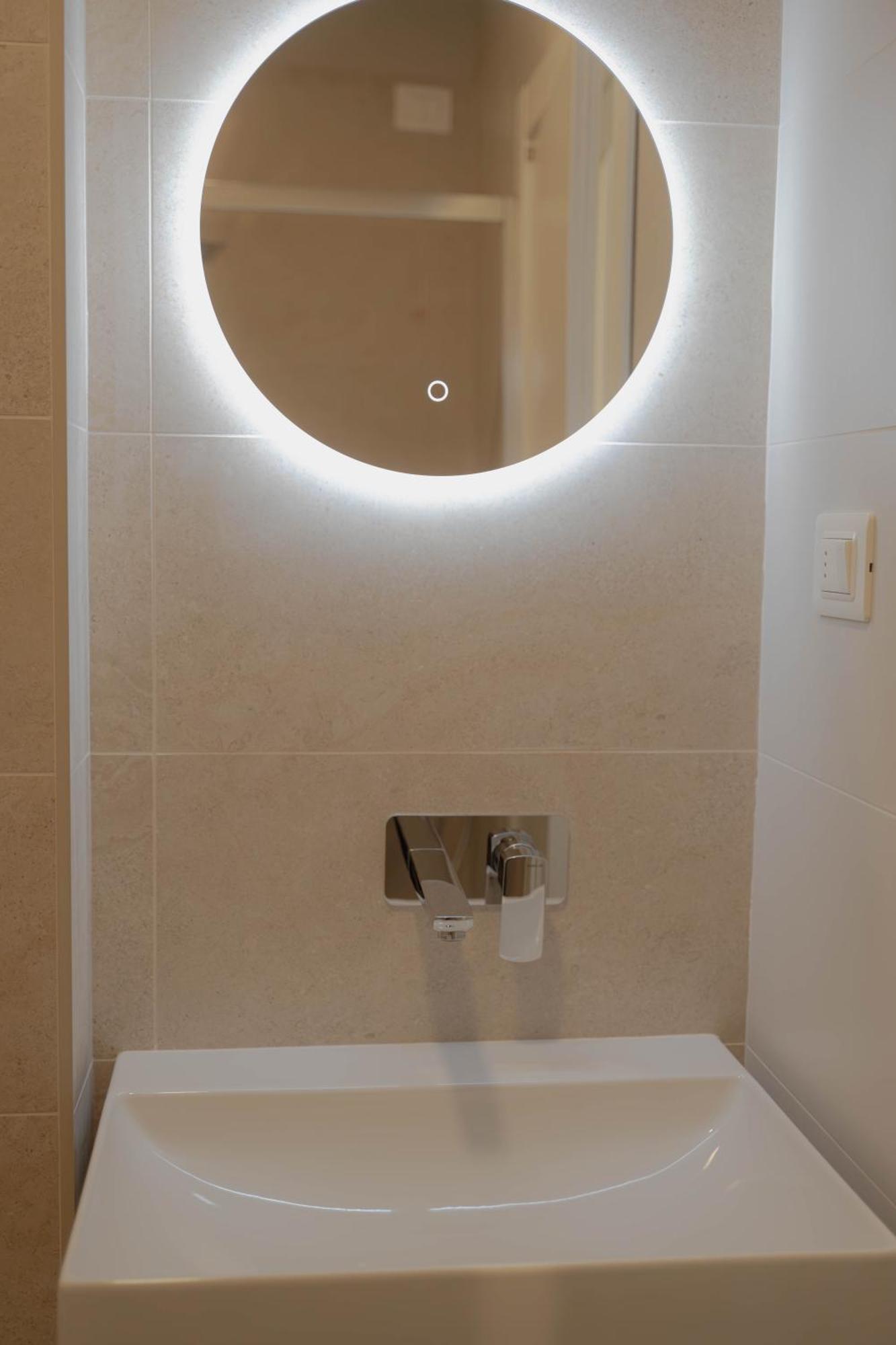 Hotel Tritone ตรีเอสเต ภายนอก รูปภาพ